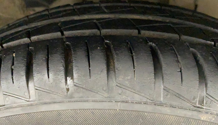 2021 Renault Kwid CLIMBER 1.0 (O), Petrol, Manual, 24,136 km, Right Front Tyre Tread