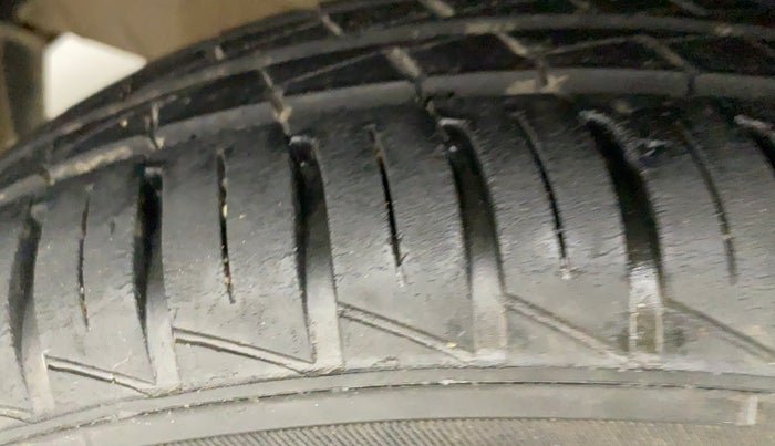 2021 Renault Kwid CLIMBER 1.0 (O), Petrol, Manual, 24,136 km, Right Rear Tyre Tread