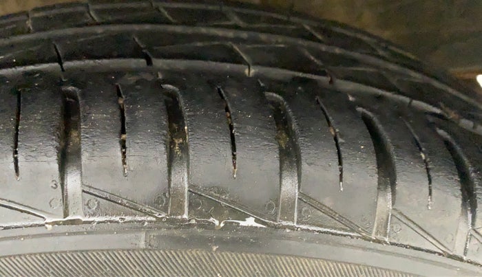 2021 Renault Kwid CLIMBER 1.0 (O), Petrol, Manual, 24,136 km, Left Rear Tyre Tread