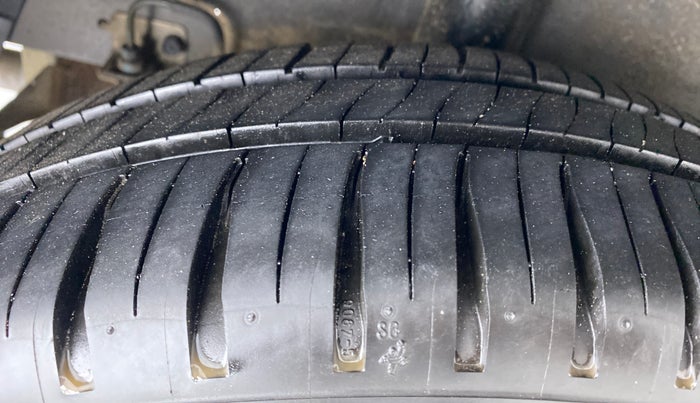 2013 Hyundai Grand i10 SPORTZ 1.2 KAPPA VTVT, Petrol, Manual, 60,634 km, Right Rear Tyre Tread