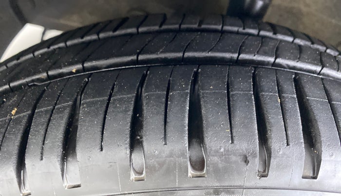 2013 Hyundai Grand i10 SPORTZ 1.2 KAPPA VTVT, Petrol, Manual, 60,634 km, Left Front Tyre Tread