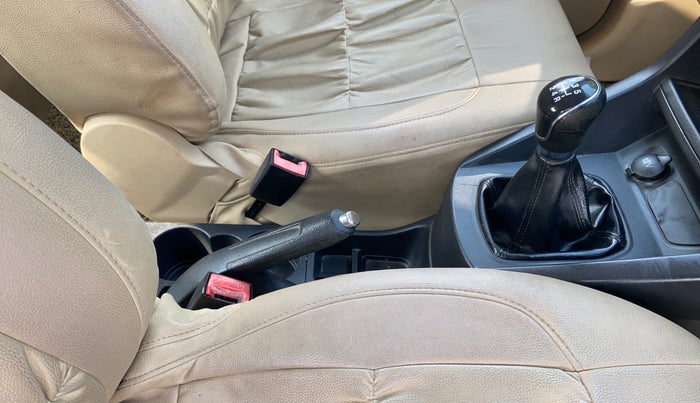 2017 Ford Figo Aspire TITANIUM 1.2 PETROL, CNG, Manual, 85,056 km, Gear Lever