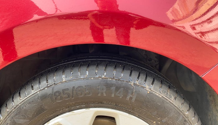 2017 Ford Figo Aspire TITANIUM 1.2 PETROL, CNG, Manual, 85,056 km, Right Front Tyre Tread