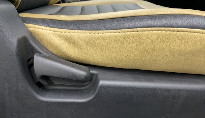 2018 Maruti Wagon R 1.0 VXI, Petrol, Manual, 33,808 km, Driver Side Adjustment Panel