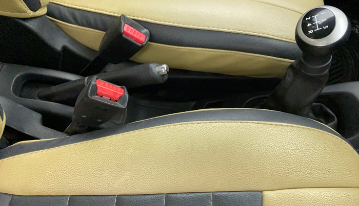 2018 Maruti Wagon R 1.0 VXI, Petrol, Manual, 33,808 km, Gear Lever