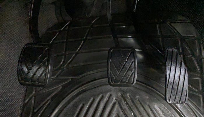 2018 Maruti Wagon R 1.0 VXI, Petrol, Manual, 33,808 km, Pedals