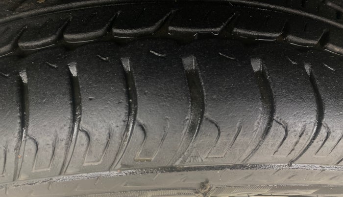 2015 Maruti Wagon R 1.0 VXI, Petrol, Manual, 30,157 km, Right Rear Tyre Tread