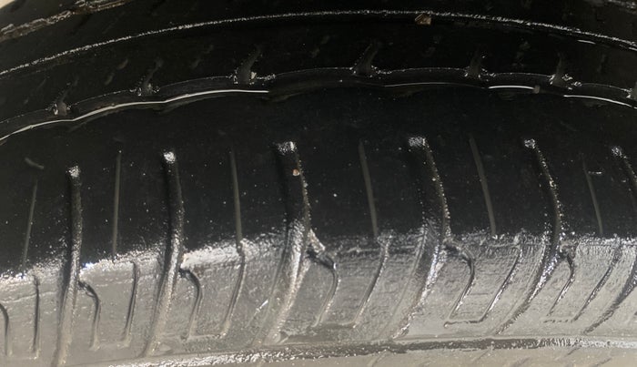2015 Maruti Wagon R 1.0 VXI, Petrol, Manual, 30,157 km, Left Front Tyre Tread