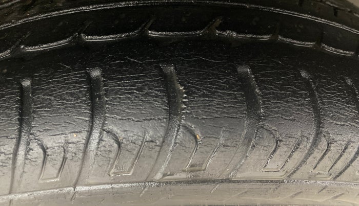 2015 Maruti Wagon R 1.0 VXI, Petrol, Manual, 30,157 km, Right Front Tyre Tread