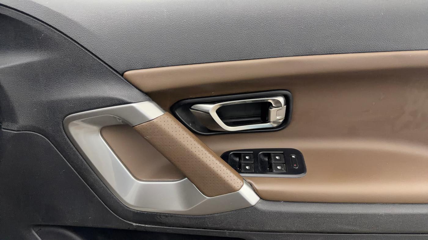 2021 Tata Harrier XZA PLUS 2.0L, Diesel, Automatic, 72,986 km, Driver Side Door Panels Control