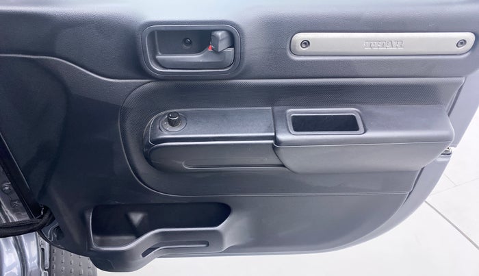 2021 Mahindra Thar LX PETROL HT 4WD AT, Petrol, Automatic, 11,287 km, Driver Side Door Panels Control
