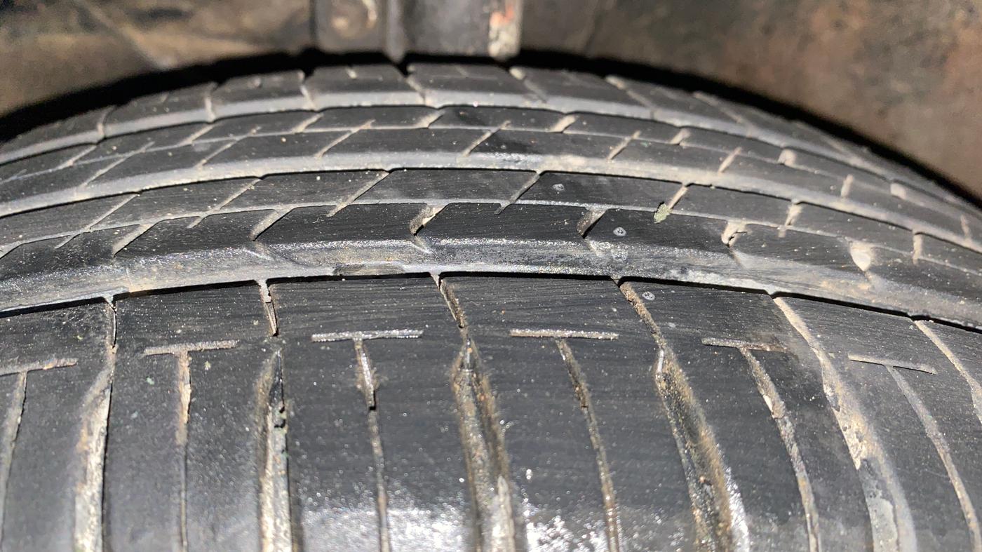 2023 Maruti Ertiga VXI SHVS, Petrol, Manual, 9,087 km, Left Front Tyre Tread