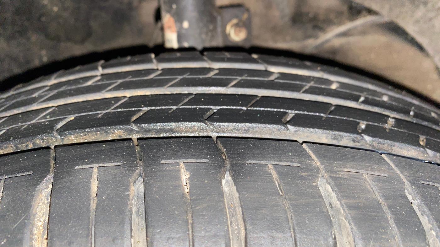 2023 Maruti Ertiga VXI SHVS, Petrol, Manual, 9,087 km, Right Front Tyre Tread