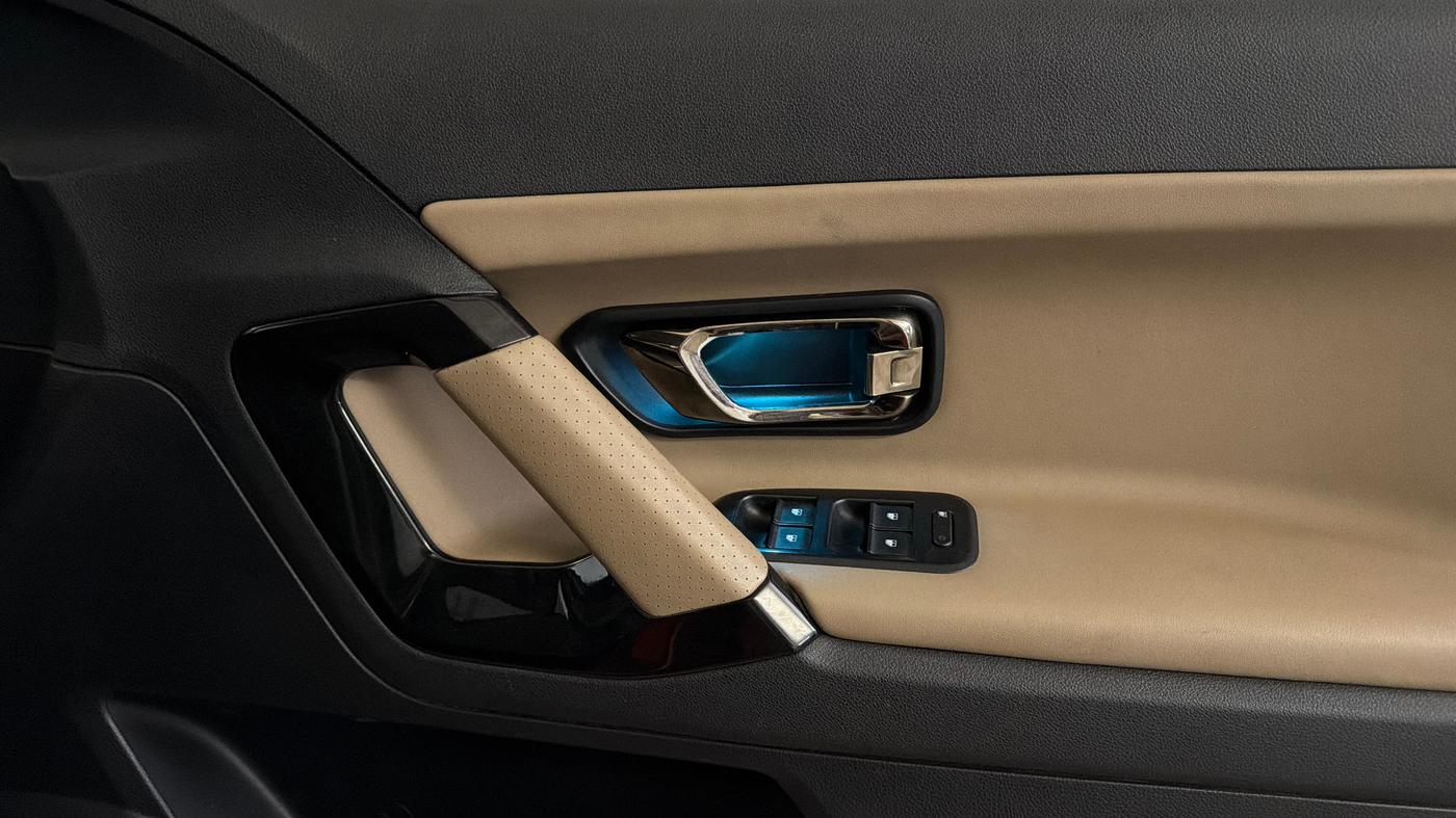 2022 Tata Safari XZA PLUS KAZIRANGA, Diesel, Automatic, 56,987 km, Driver Side Door Panels Control