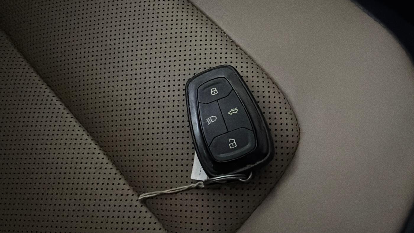 2022 Tata Safari XZA PLUS KAZIRANGA, Diesel, Automatic, 56,987 km, Key Close Up