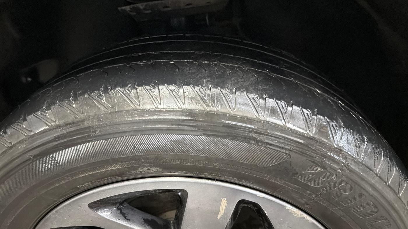 2022 Tata Safari XZA PLUS KAZIRANGA, Diesel, Automatic, 56,987 km, Left Front Tyre Tread