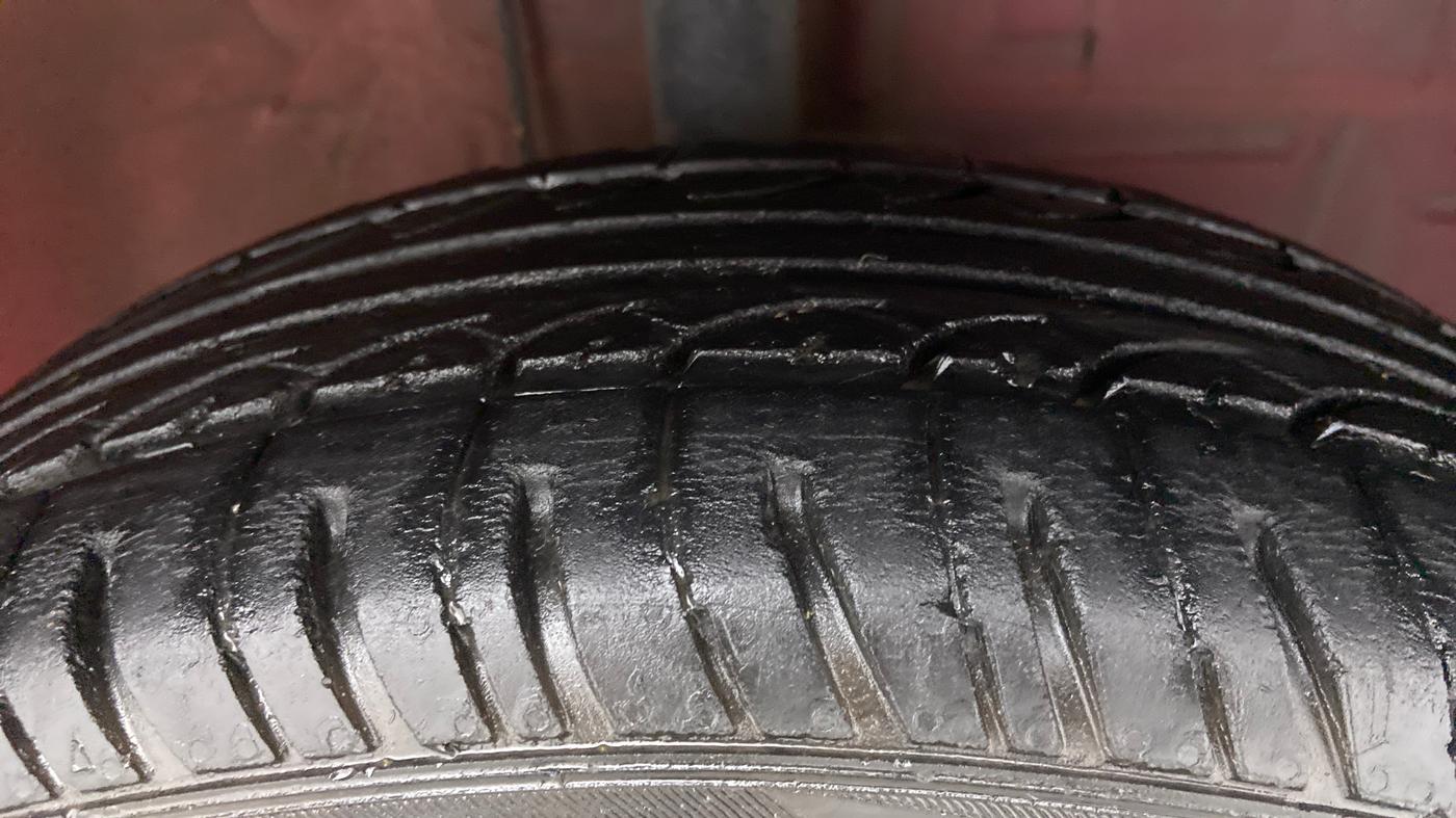 2011 Toyota Etios Liva G, Petrol, Manual, 67,229 km, Right Front Tyre Tread