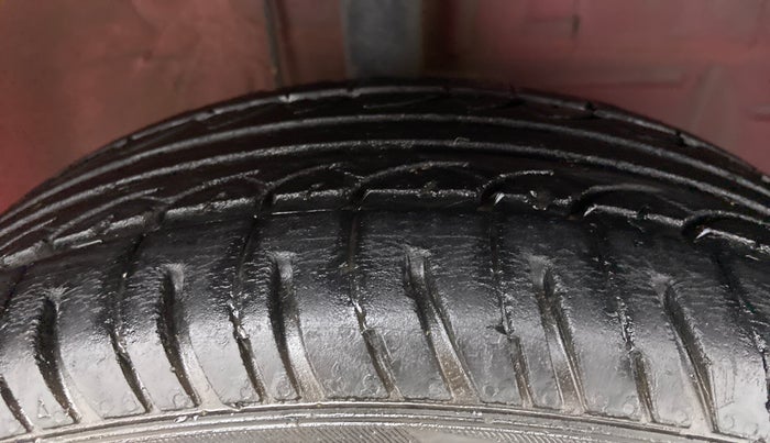 2011 Toyota Etios Liva G, Petrol, Manual, 67,229 km, Right Front Tyre Tread