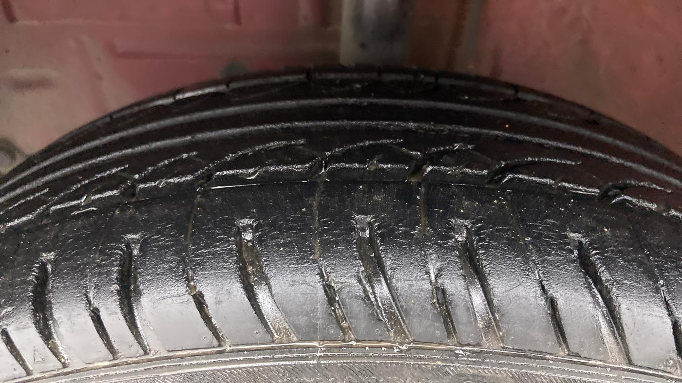 2011 Toyota Etios Liva G, Petrol, Manual, 67,229 km, Left Front Tyre Tread