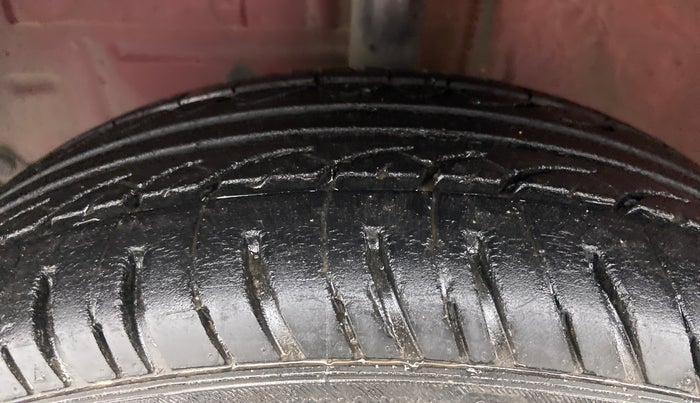 2011 Toyota Etios Liva G, Petrol, Manual, 67,229 km, Left Front Tyre Tread
