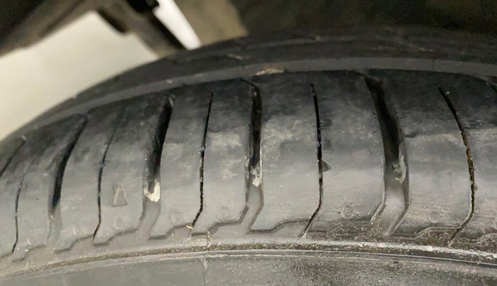 2020 Renault TRIBER RXZ AT, Petrol, Automatic, 14,282 km, Left Front Tyre Tread