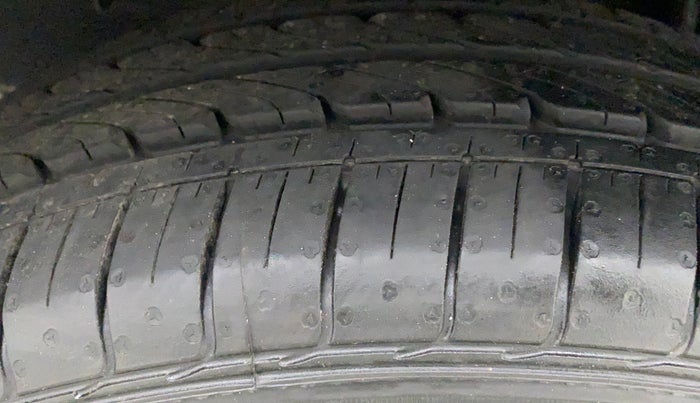 2020 Renault TRIBER RXZ AT, Petrol, Automatic, 14,282 km, Right Rear Tyre Tread
