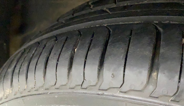 2020 Renault TRIBER RXZ AT, Petrol, Automatic, 14,282 km, Right Front Tyre Tread