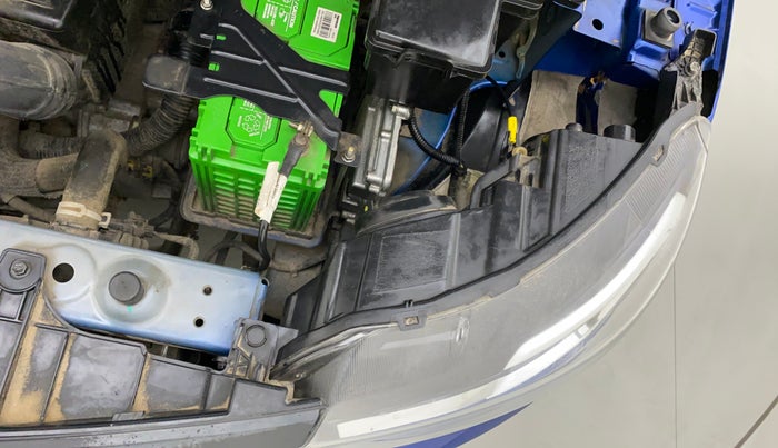 2020 Renault TRIBER RXZ AT, Petrol, Automatic, 14,282 km, Left headlight - Clamp has minor damage
