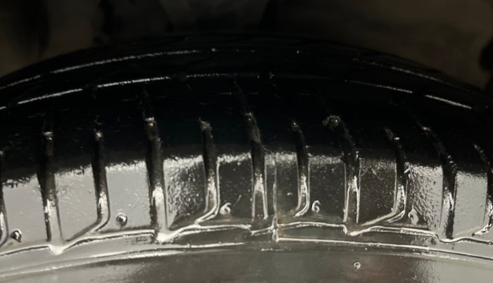 2015 Hyundai i10 SPORTZ 1.1, Petrol, Manual, 40,596 km, Right Front Tyre Tread