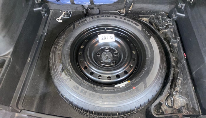 2017 Jeep Compass LONGITUDE (O) 2.0 DIESEL, Diesel, Manual, 1,20,527 km, Spare Tyre