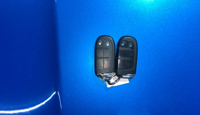 2017 Jeep Compass LONGITUDE (O) 2.0 DIESEL, Diesel, Manual, 1,20,527 km, Key Close Up