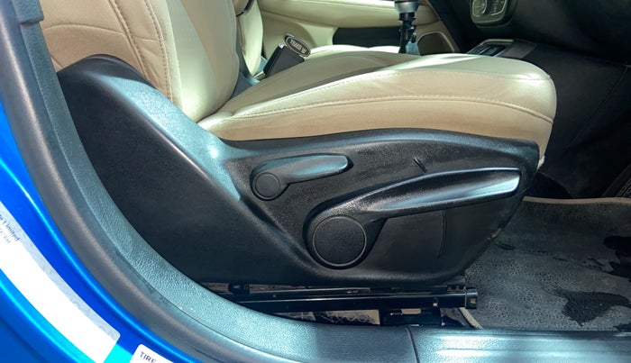 2017 Jeep Compass LONGITUDE (O) 2.0 DIESEL, Diesel, Manual, 1,20,527 km, Driver Side Adjustment Panel