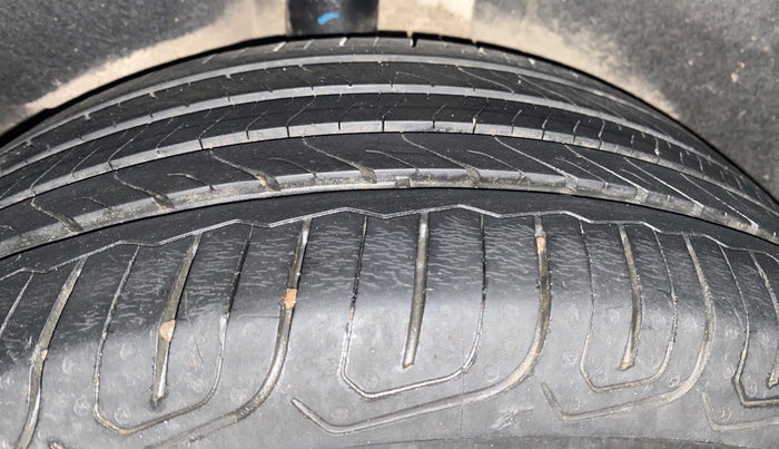 2022 MG ASTOR SHARP EX 1.5 MT, Petrol, Manual, 25,227 km, Right Rear Tyre Tread