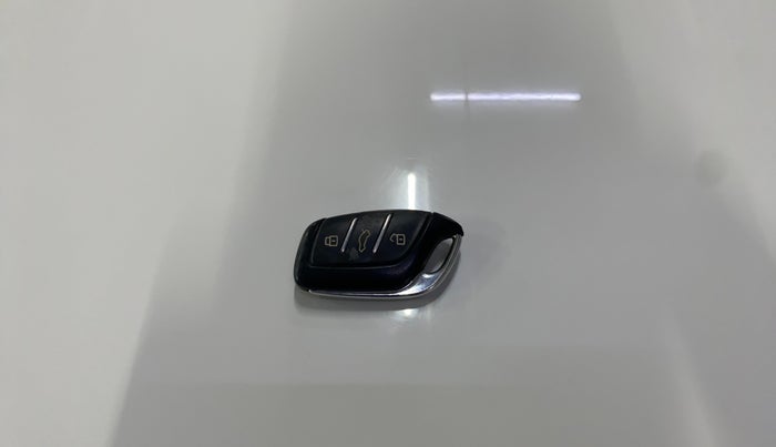 2022 MG ASTOR SHARP EX 1.5 MT, Petrol, Manual, 25,227 km, Key Close Up