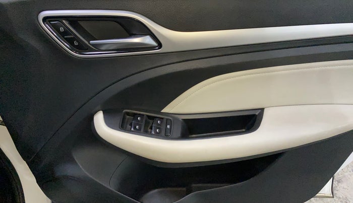 2022 MG ASTOR SHARP EX 1.5 MT, Petrol, Manual, 25,227 km, Driver Side Door Panels Control