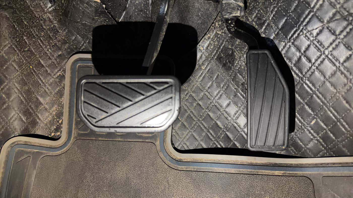 2025 Maruti IGNIS DELTA 1.2 AMT, Petrol, Automatic, 3,020 km, Pedals