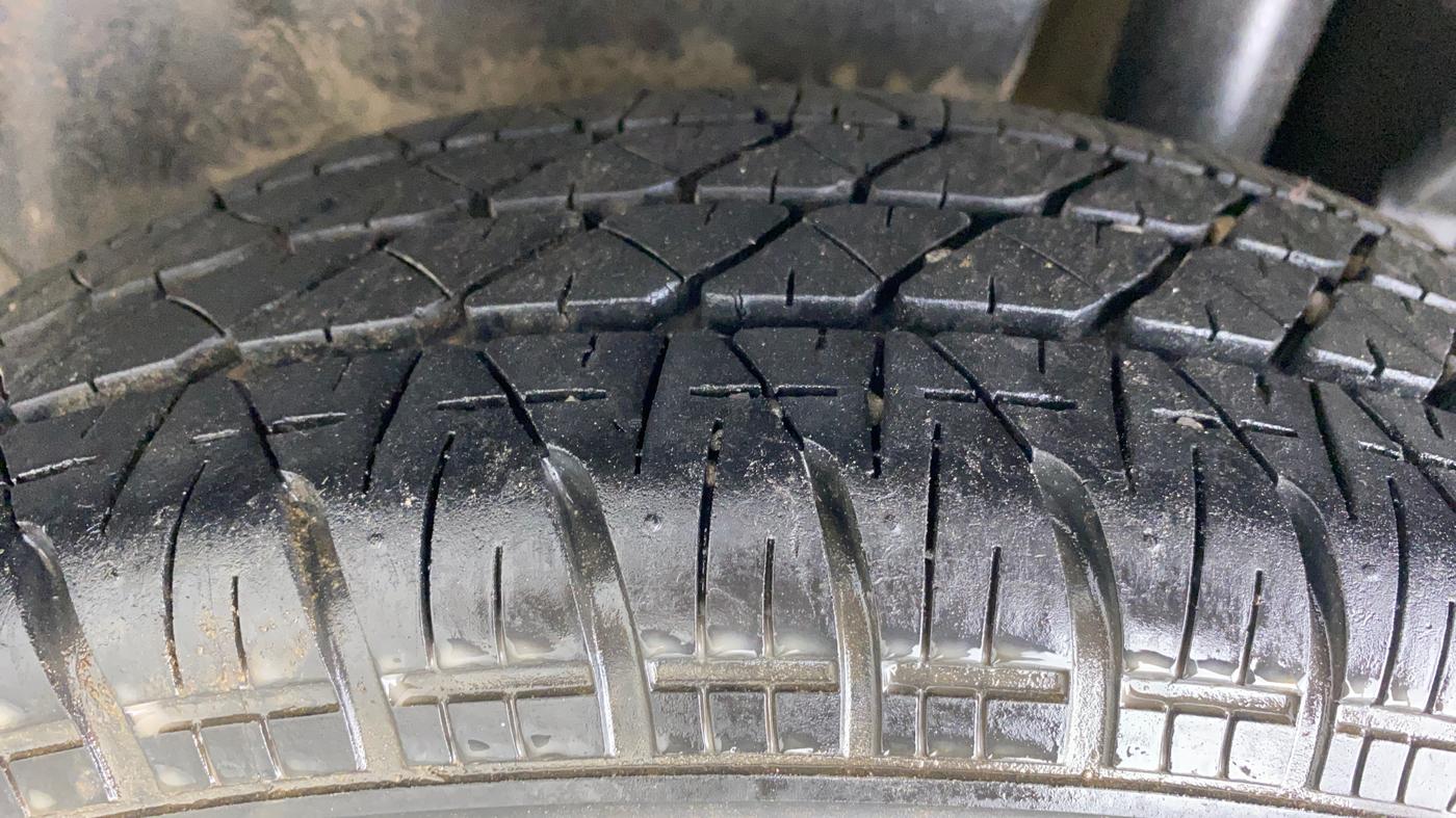 2013 Maruti Swift Dzire VXI, Petrol, Manual, 57,473 km, Left Rear Tyre Tread