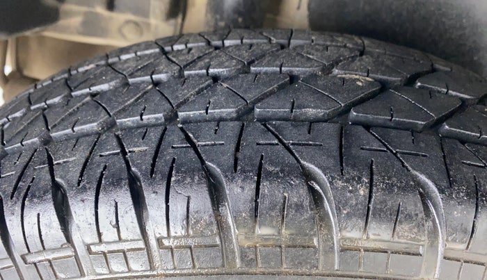 2013 Maruti Swift Dzire VXI, Petrol, Manual, 57,473 km, Right Rear Tyre Tread