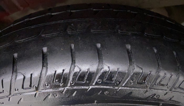 2014 Maruti Wagon R 1.0 LXI CNG, CNG, Manual, 54,567 km, Left Front Tyre Tread