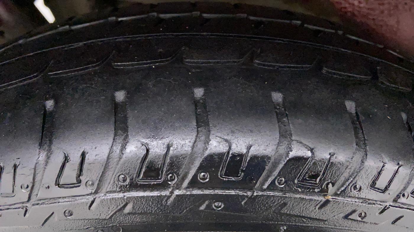 2014 Maruti Wagon R 1.0 LXI CNG, CNG, Manual, 54,567 km, Right Front Tyre Tread