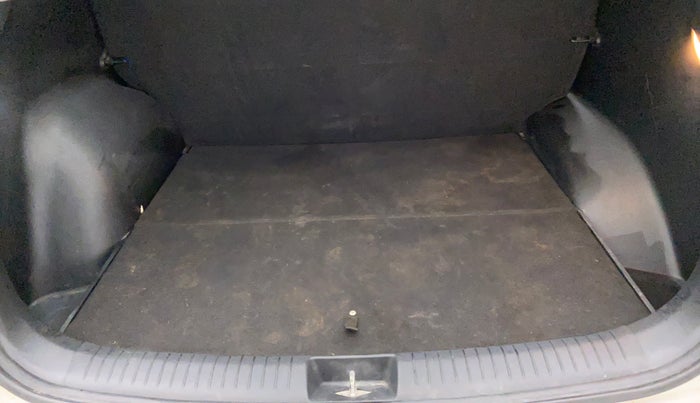 2017 Hyundai Creta E PLUS 1.6 PETROL, Petrol, Manual, 81,347 km, Boot Inside