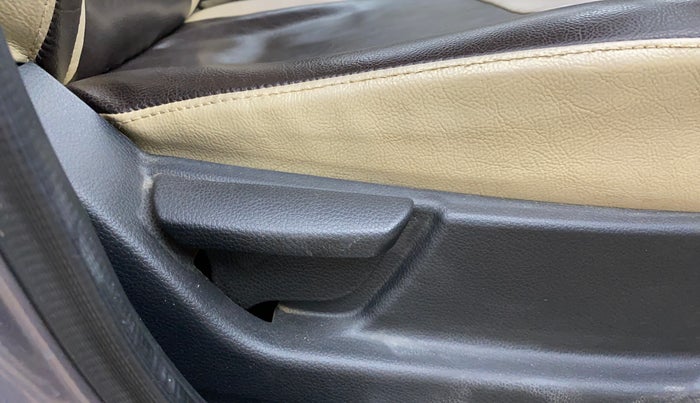 2015 Hyundai Eon ERA +, Petrol, Manual, 47,191 km, Driver Side Adjustment Panel