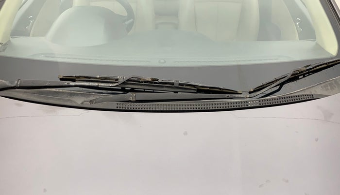 2013 Hyundai Verna FLUIDIC 1.6 VTVT SX, Petrol, Manual, 61,812 km, Front windshield - Wiper Blade Broken/Rusted