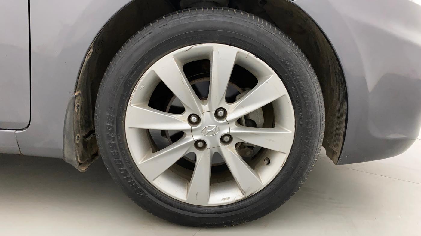 2013 Hyundai Verna FLUIDIC 1.6 VTVT SX, Petrol, Manual, 61,812 km, Right Front Wheel