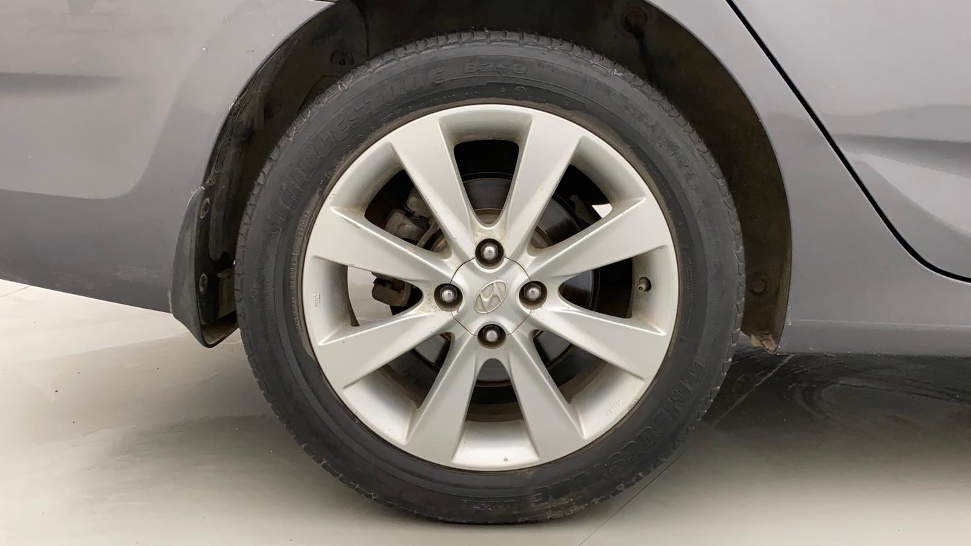 2013 Hyundai Verna FLUIDIC 1.6 VTVT SX, Petrol, Manual, 61,812 km, Right Rear Wheel