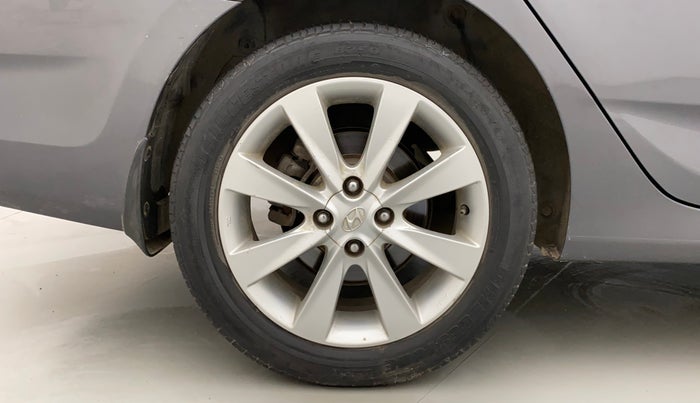 2013 Hyundai Verna FLUIDIC 1.6 VTVT SX, Petrol, Manual, 61,812 km, Right Rear Wheel