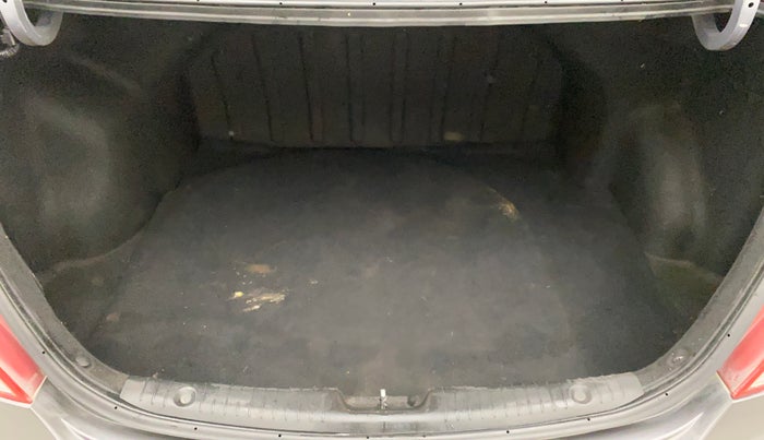 2013 Hyundai Verna FLUIDIC 1.6 VTVT SX, Petrol, Manual, 61,812 km, Boot Inside