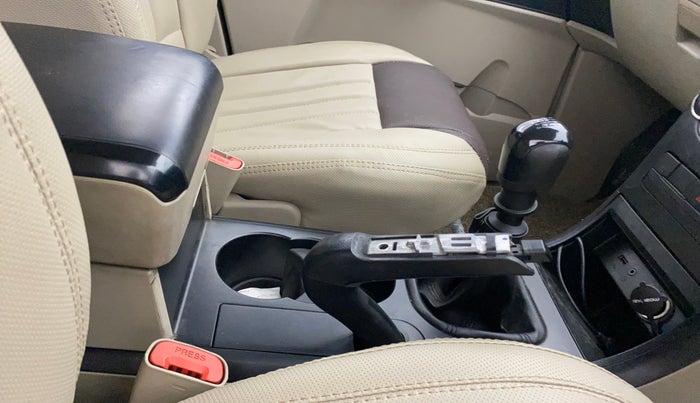 2017 Mahindra XUV500 W4, Diesel, Manual, 99,924 km, Gear Lever