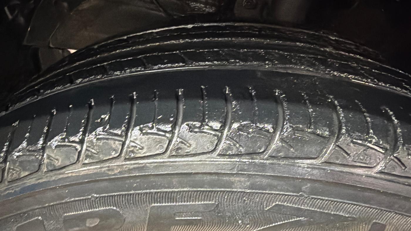 2017 Maruti Baleno DELTA PETROL 1.2, Petrol, Manual, 58,738 km, Left Front Tyre Tread