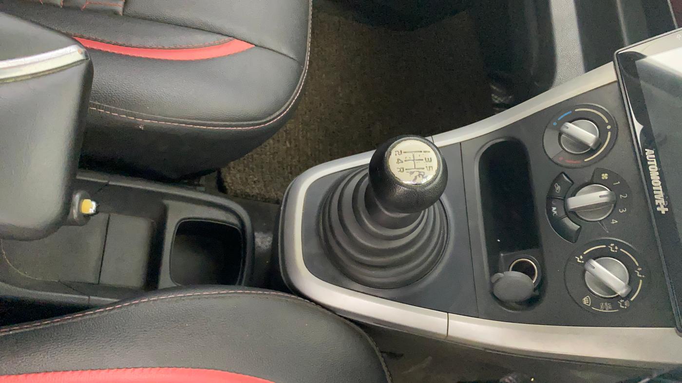 2015 Maruti Ritz VXI, CNG, Manual, 61,844 km, Gear Lever
